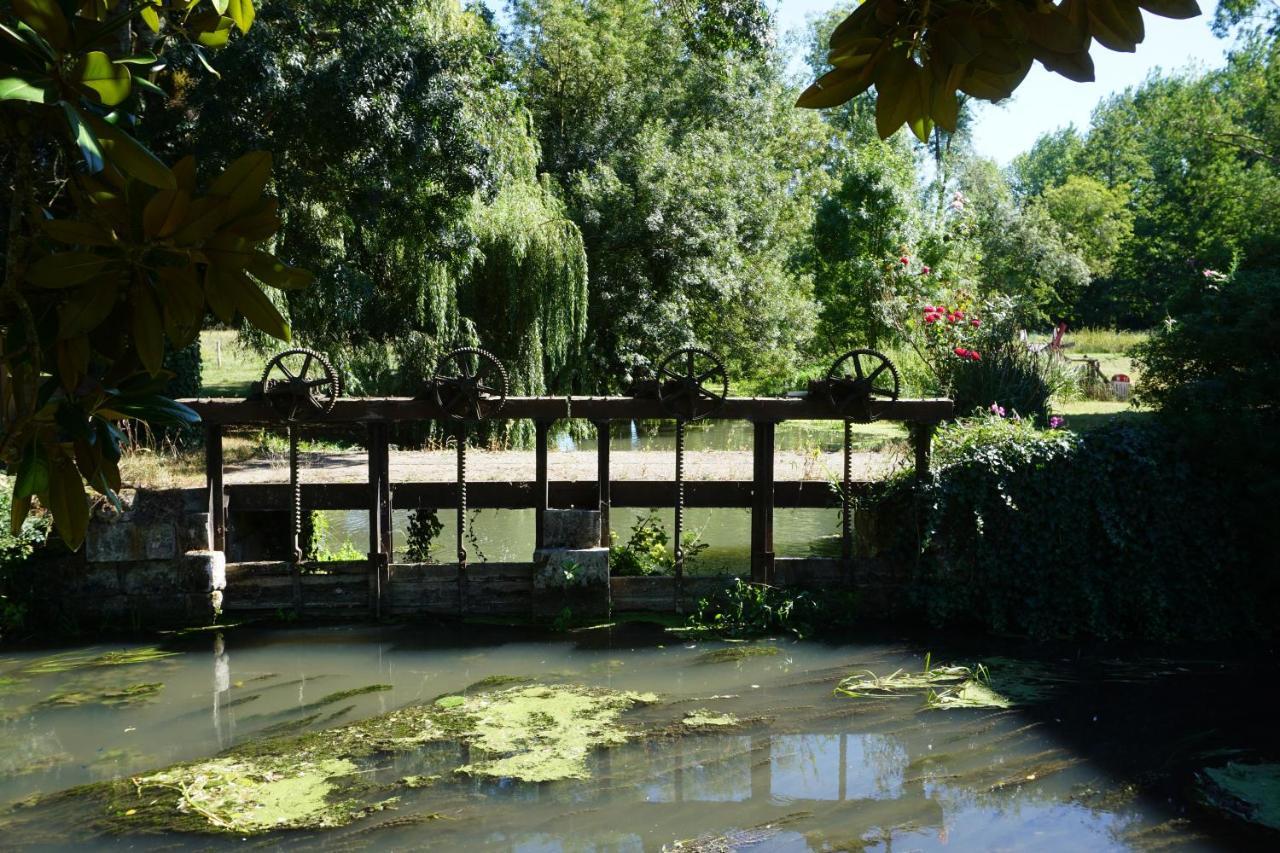 Le Moulin De Moquesouris - D'hotes Et Table D'hote * Nazelles-Negron